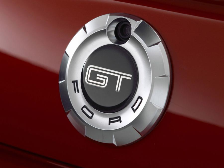  Ford Mustang GT 2005 года  (фото 29 из 209)